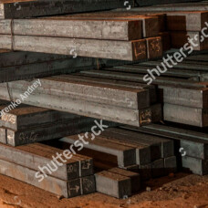 Квадрат чугунный 165х100 мм СЧ20 1.92-2.04 м